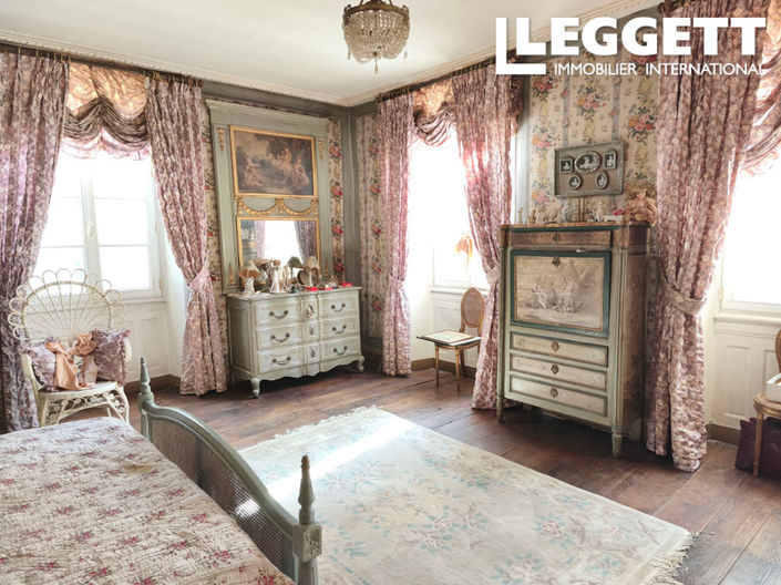 Image No.8-6 Bed House for sale