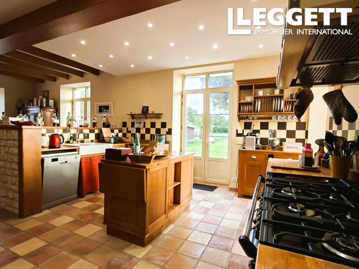 Image No.6-5 Bed House for sale