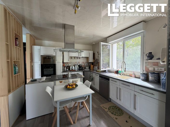 Image No.9-4 Bed House for sale