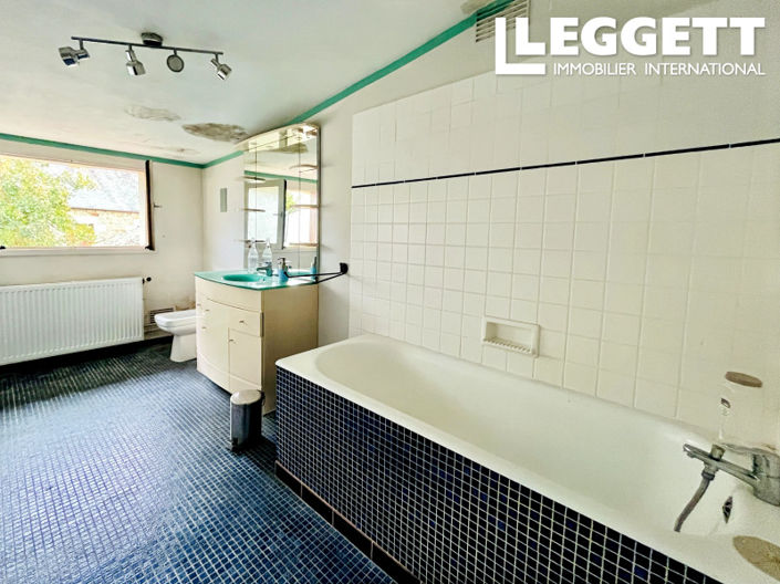 Image No.9-4 Bed Commercial for sale