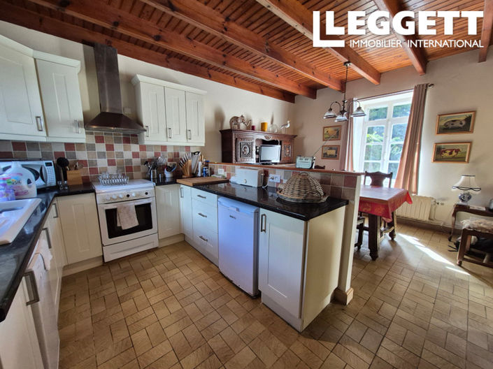 Image No.8-6 Bed House for sale