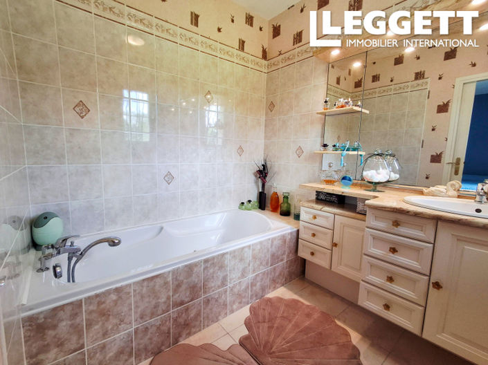 Image No.6-4 Bed House for sale