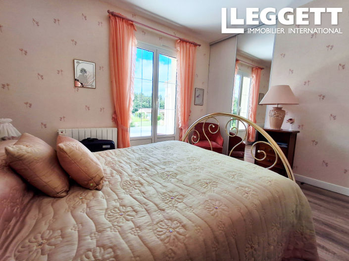 Image No.8-4 Bed House for sale