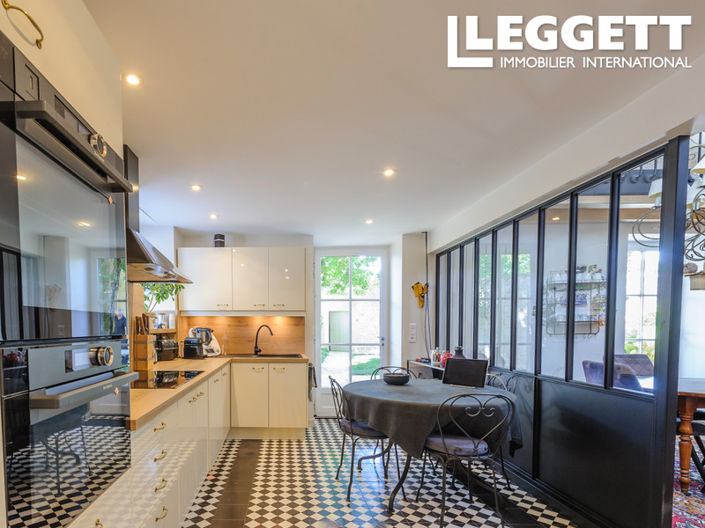 Image No.2-4 Bed House for sale