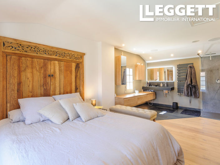 Image No.6-4 Bed House for sale