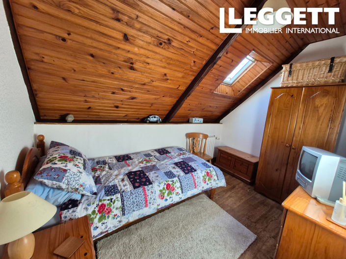 Image No.10-3 Bed House for sale