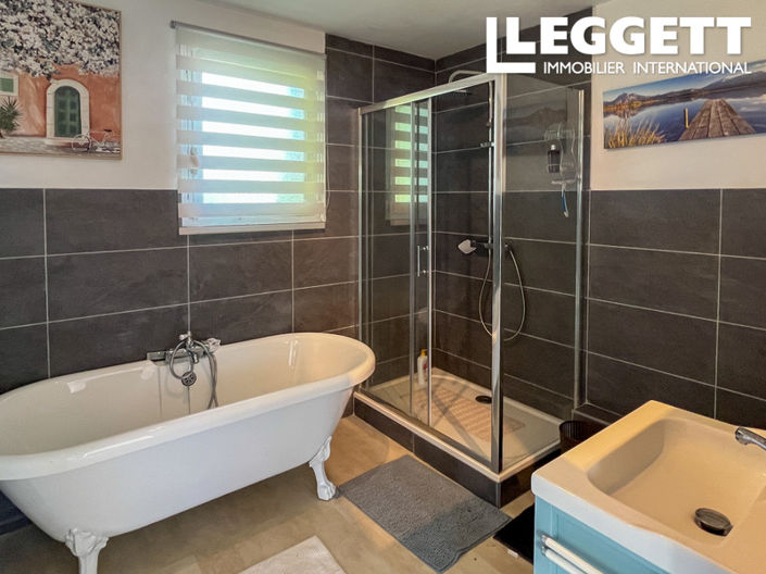 Image No.6-3 Bed House for sale