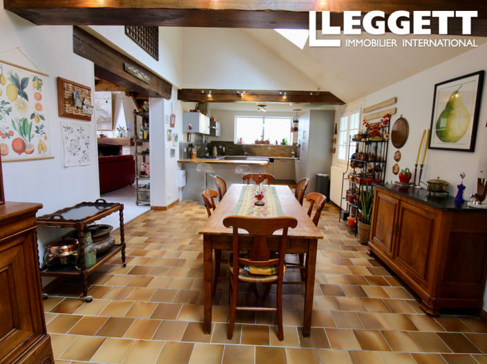 Image No.8-6 Bed House for sale