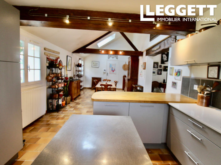 Image No.9-6 Bed House for sale