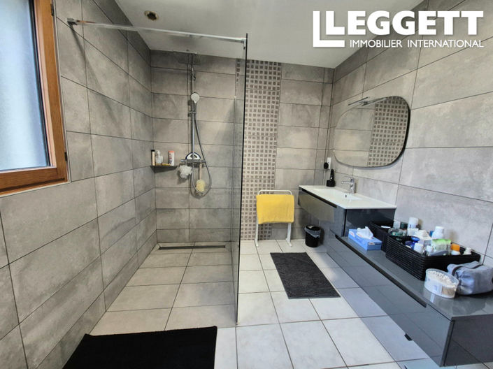 Image No.7-5 Bed House for sale