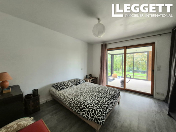 Image No.8-5 Bed House for sale