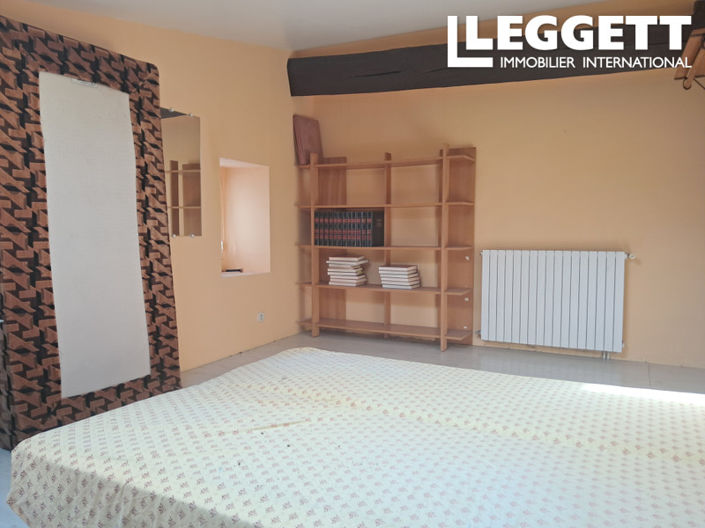 Image No.8-5 Bed House for sale