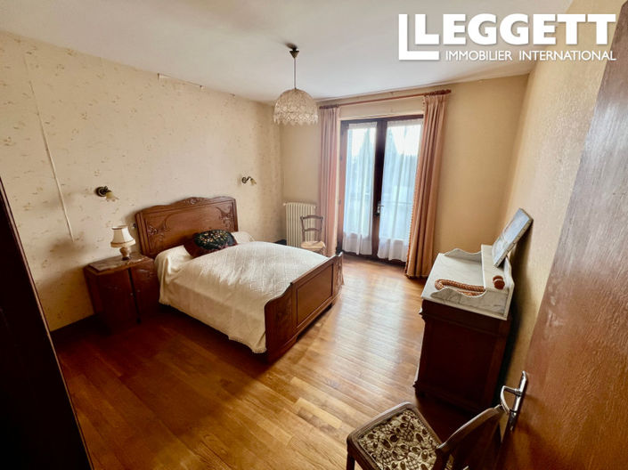 Image No.7-6 Bed House for sale