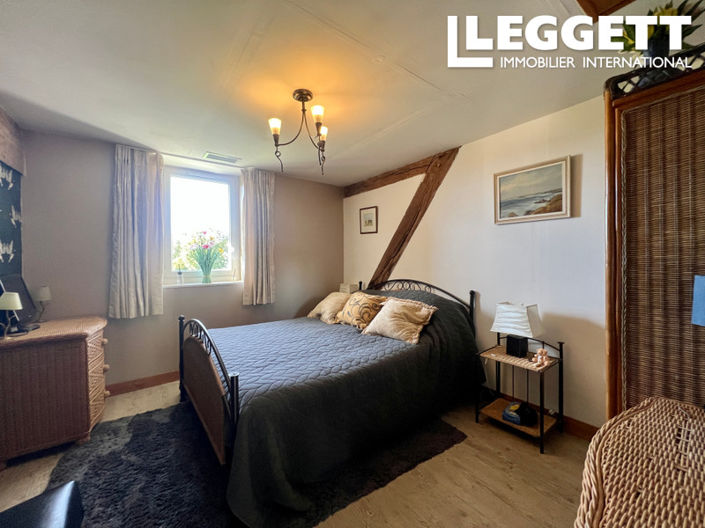 Image No.6-6 Bed House for sale