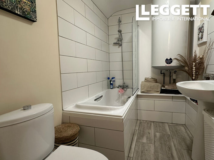 Image No.5-2 Bed House for sale