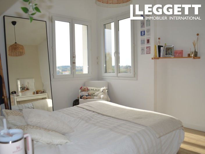 Image No.8-4 Bed House for sale