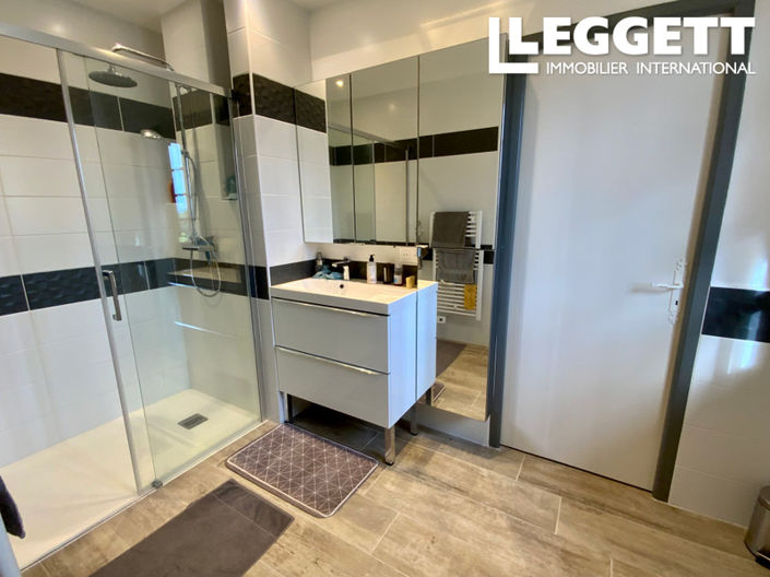 Image No.10-5 Bed House for sale