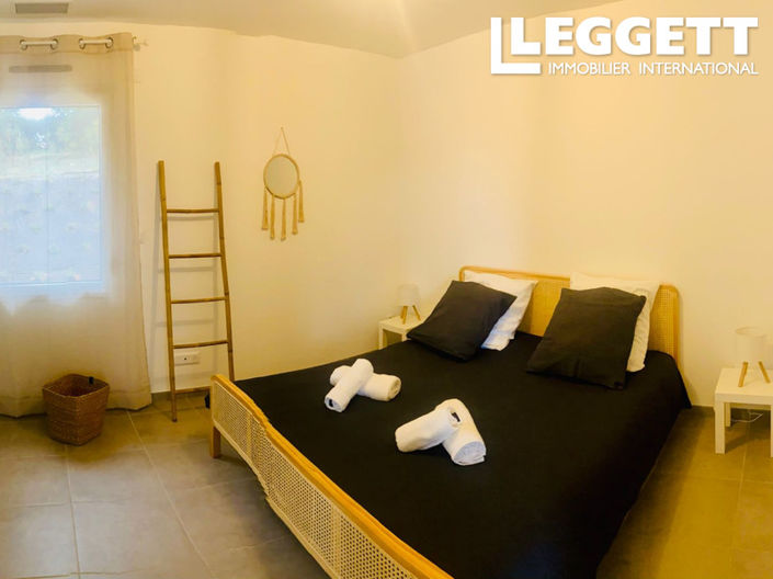 Image No.7-5 Bed House for sale