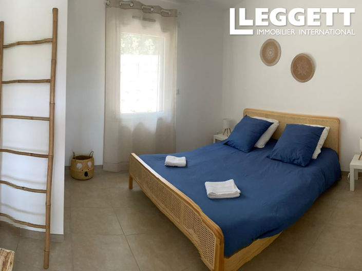 Image No.9-5 Bed House for sale