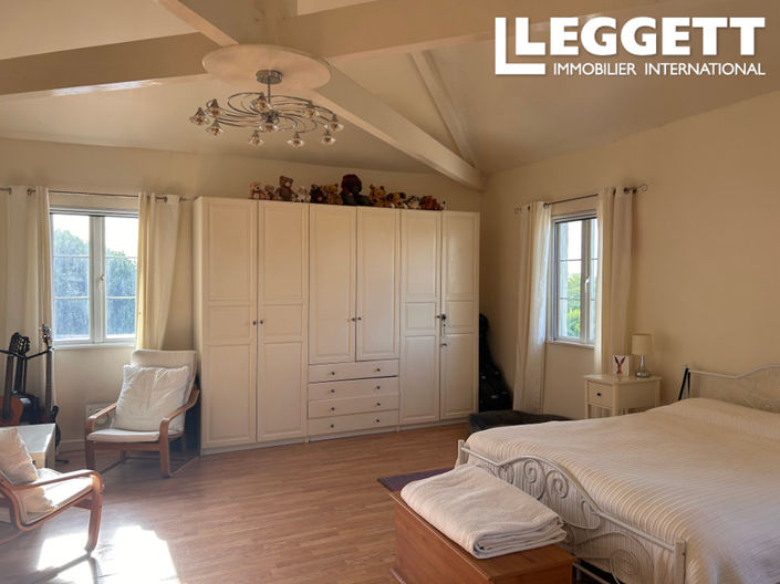 Image No.2-6 Bed House for sale