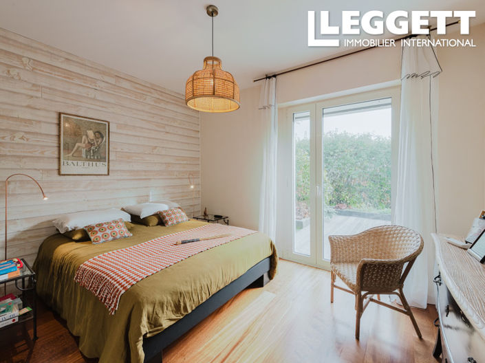 Image No.9-5 Bed House for sale