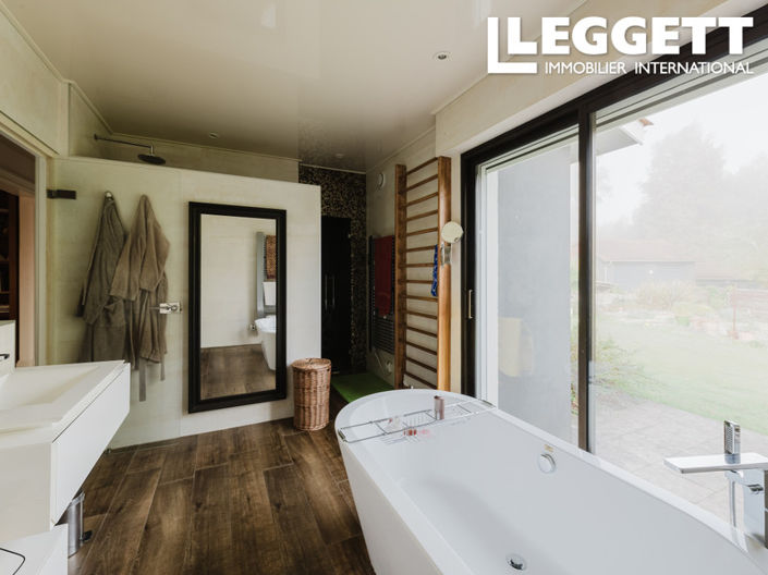 Image No.9-5 Bed House for sale