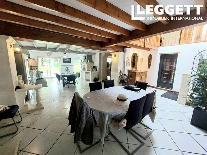 Image No.5-8 Bed House for sale