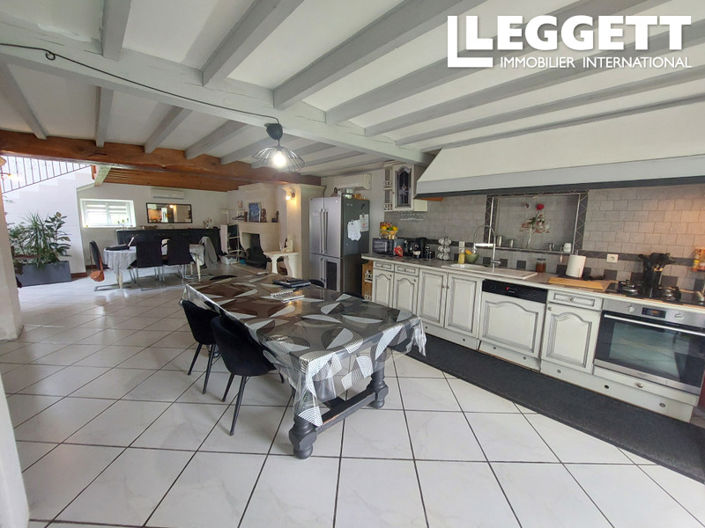 Image No.6-8 Bed House for sale