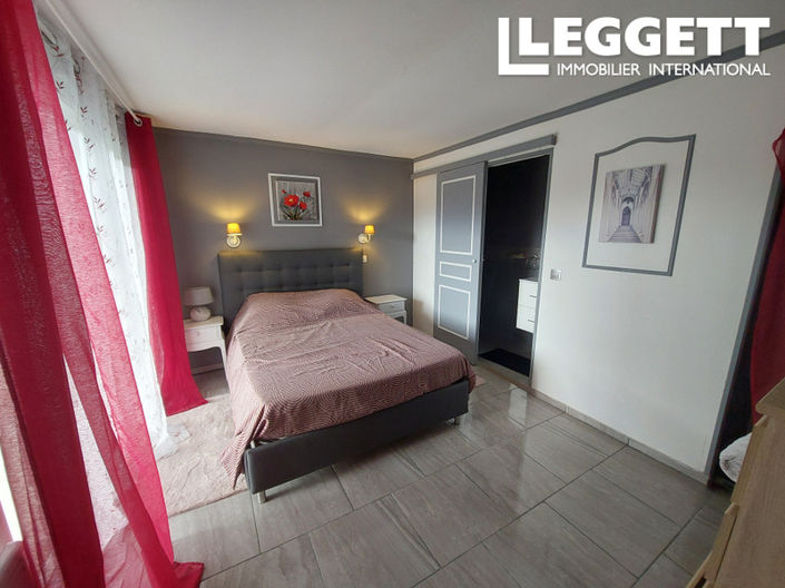 Image No.9-8 Bed House for sale