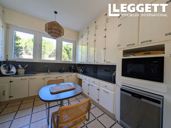 Image No.9-5 Bed House for sale