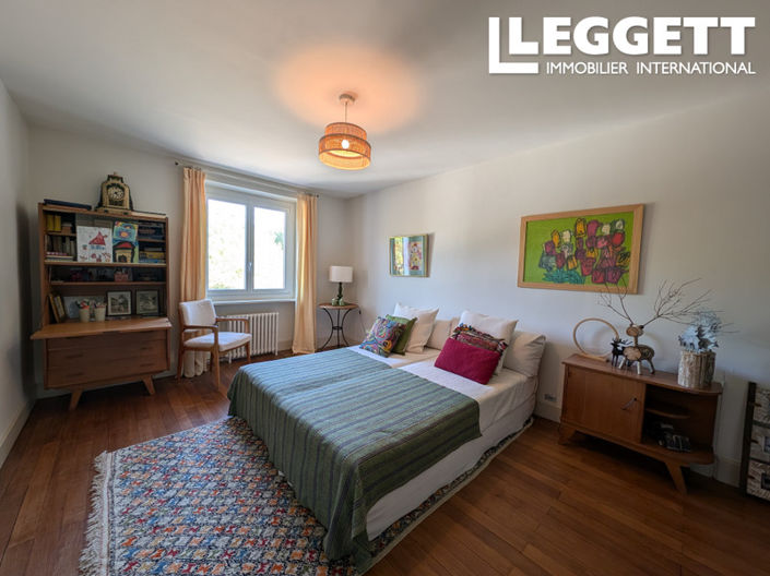 Image No.8-5 Bed House for sale