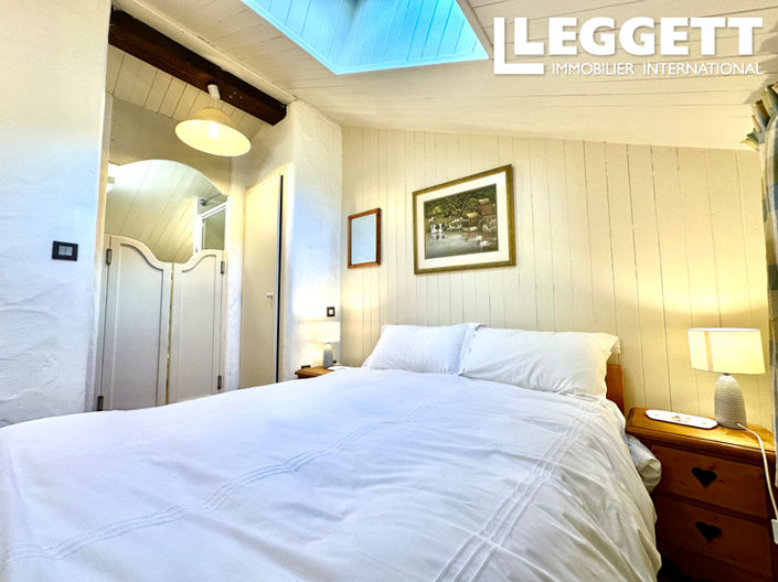 Image No.6-4 Bed House for sale