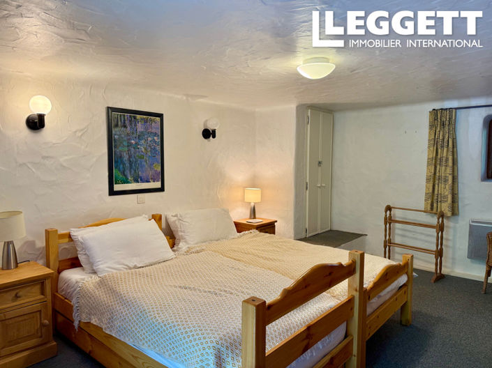 Image No.8-4 Bed House for sale