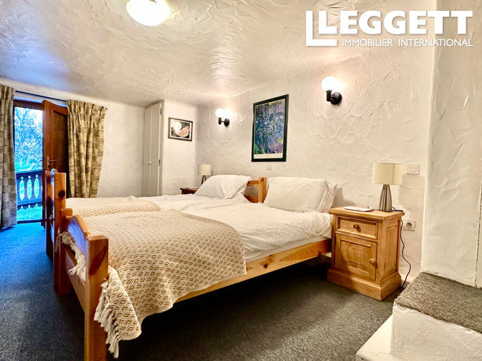 Image No.7-4 Bed House for sale