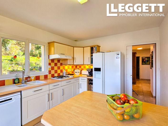 Image No.6-4 Bed House for sale