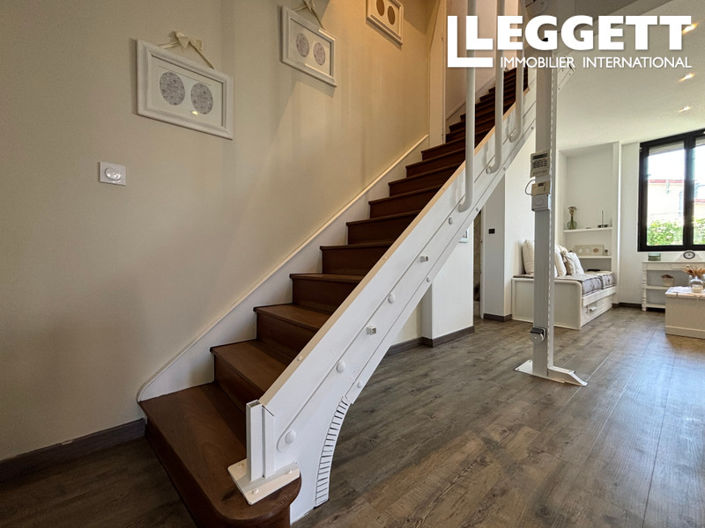 Image No.8-5 Bed House for sale