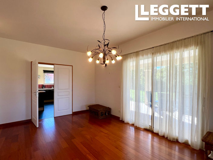 Image No.8-3 Bed House for sale