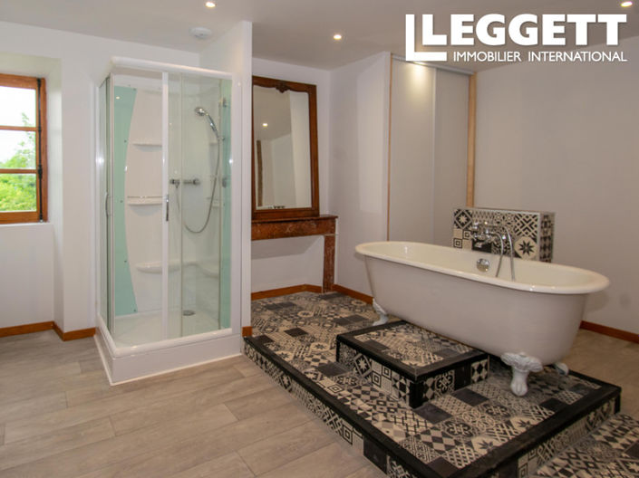 Image No.10-3 Bed House for sale