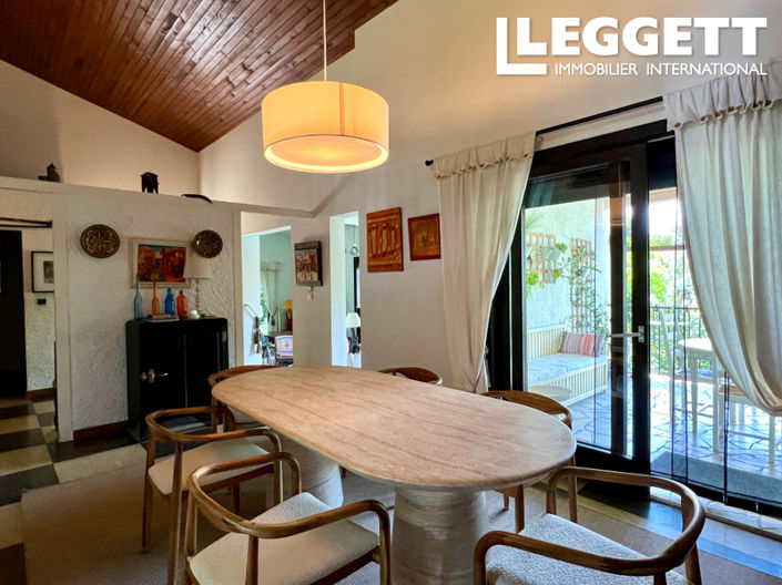 Image No.6-5 Bed House for sale