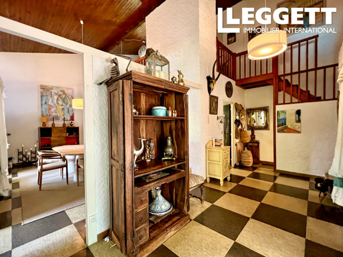 Image No.8-5 Bed House for sale