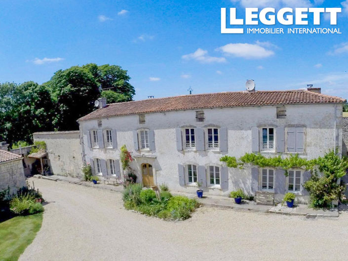 Image No.1-Maison de 20 chambres à vendre à Surgères
