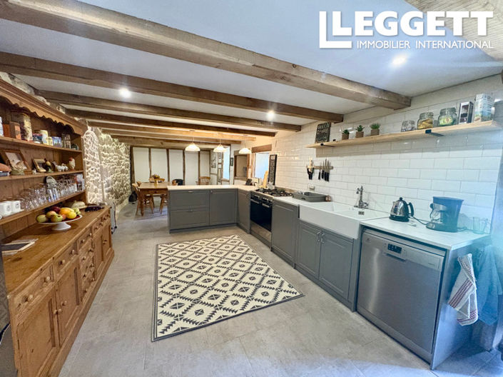 Image No.2-Maison de 4 chambres à vendre à Saint-Estèphe