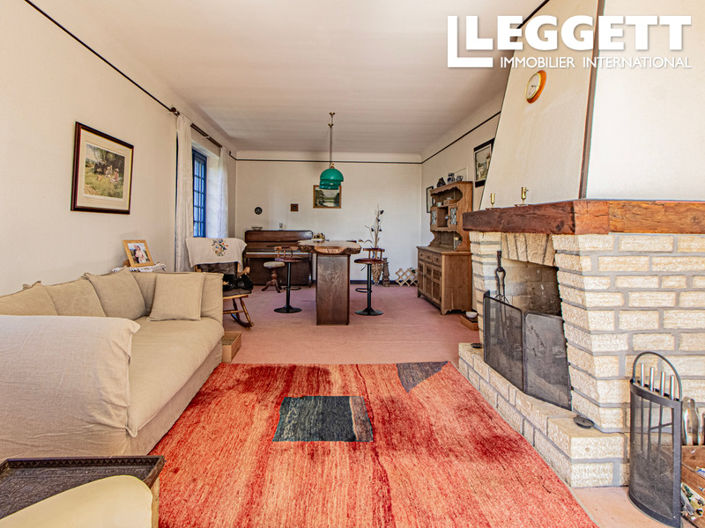 Image No.8-5 Bed House for sale