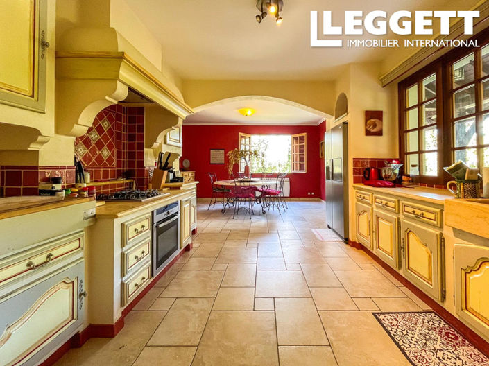 Image No.8-5 Bed House for sale