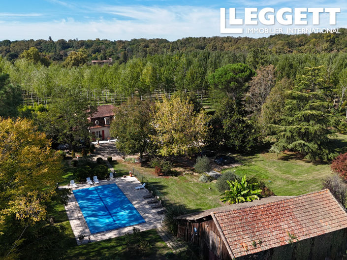 Image No.1-8 Bed House for sale