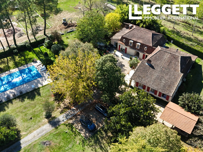 Image No.1-8 Bed House for sale