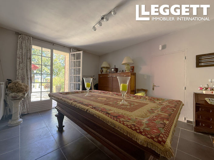 Image No.5-8 Bed House for sale