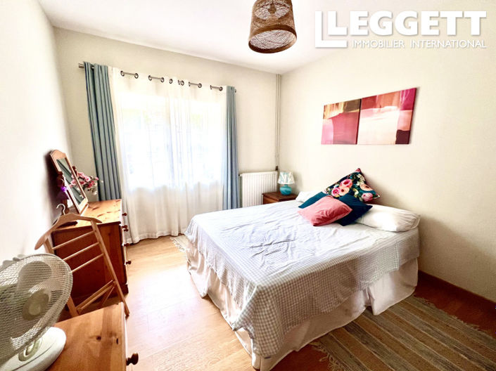 Image No.9-6 Bed House for sale