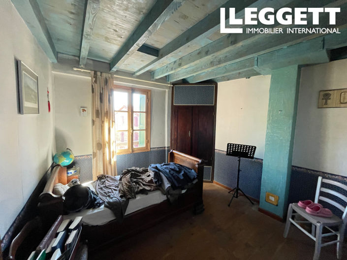 Image No.5-2 Bed House for sale