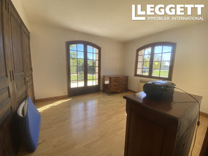 Image No.6-5 Bed House for sale